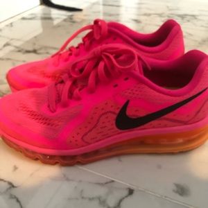 Nike tennis shoes